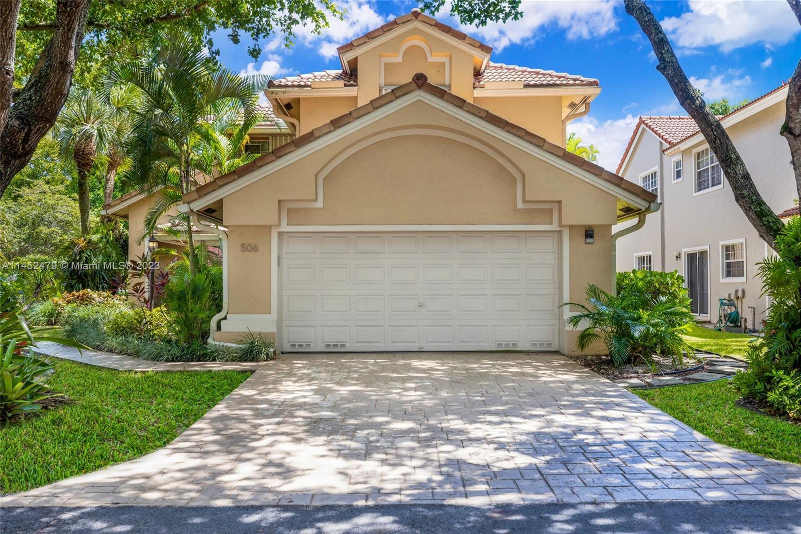 Rarely available single family house located in the best street of  Misty Oaks in Palm Aire. Walk in