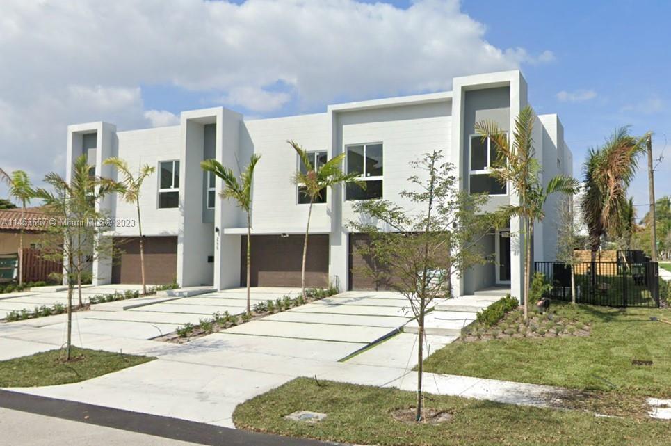 New construction, modern Townhouse with spectacular layout, smart-home 3 Master beds with 4 full bat