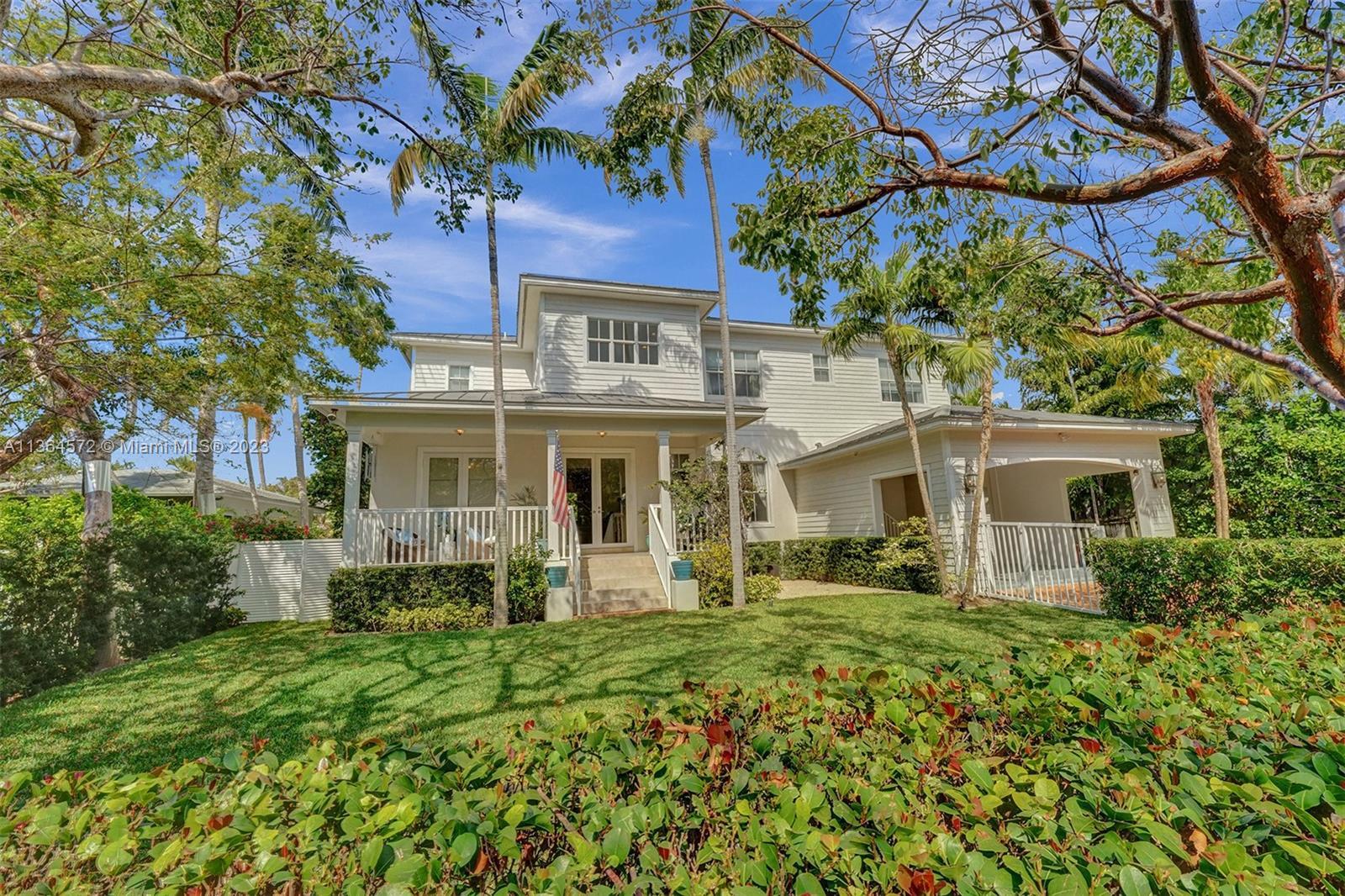 Photo of 290 Ridgewood Rd in Key Biscayne, FL
