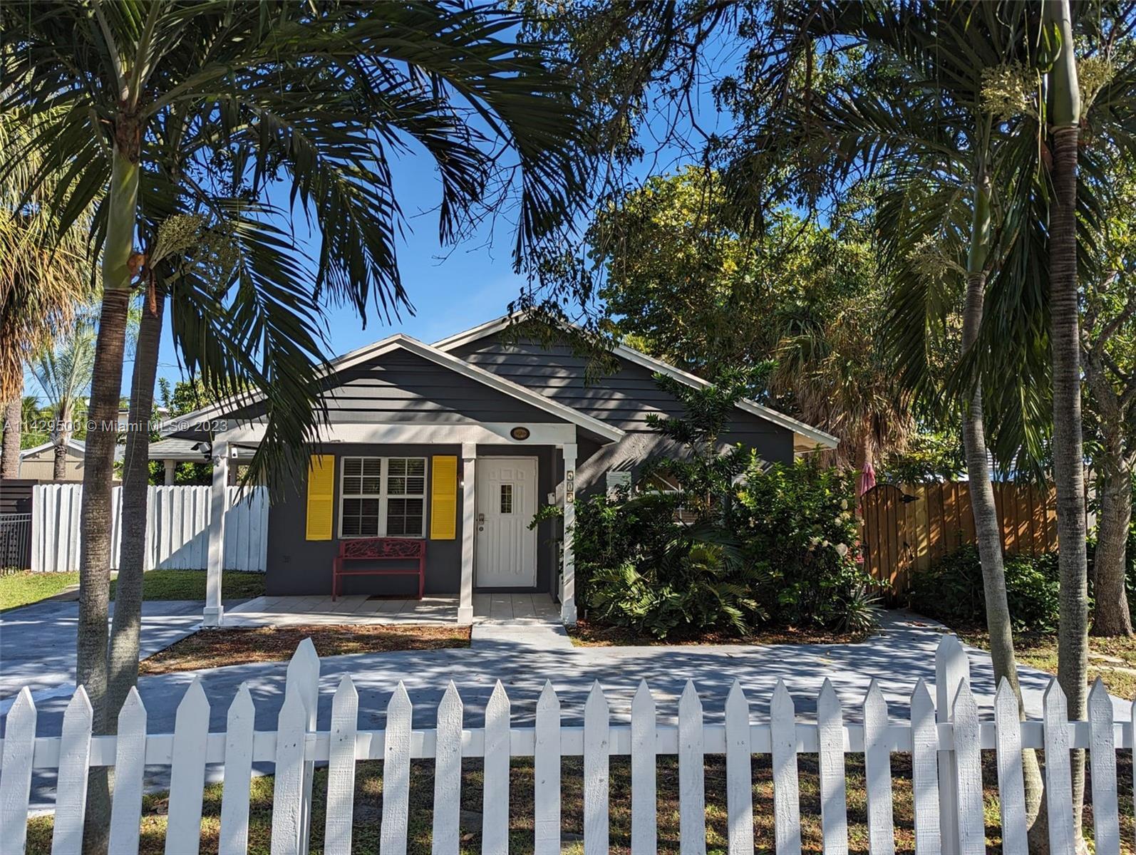 Photo of 415 32nd St in West Palm Beach, FL