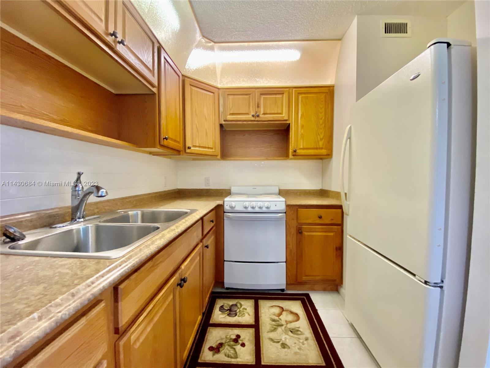 Photo of 22 SE 3rd Ter #21 in Dania Beach, FL