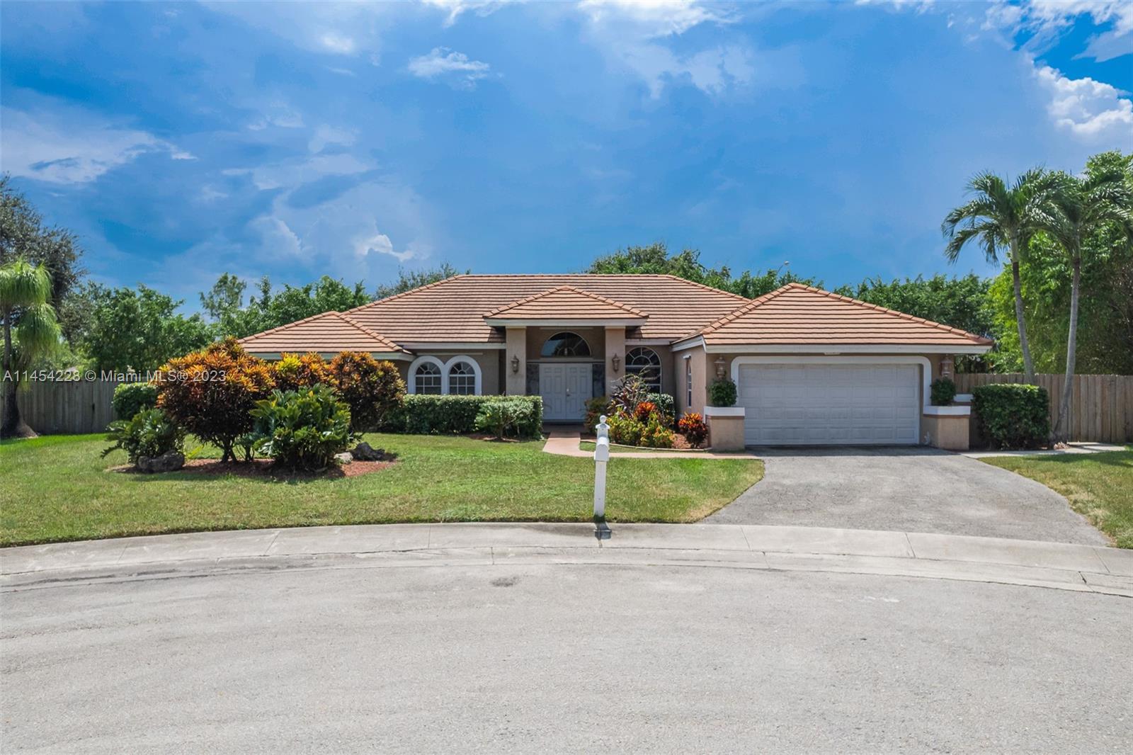 Photo of 4420 SW 74th Wy in Davie, FL