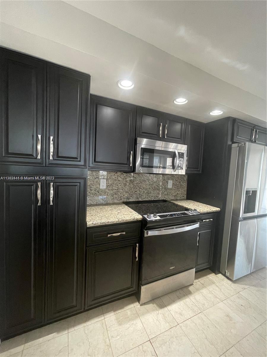 Photo of 1000 Parkview Dr #920 in Hallandale Beach, FL