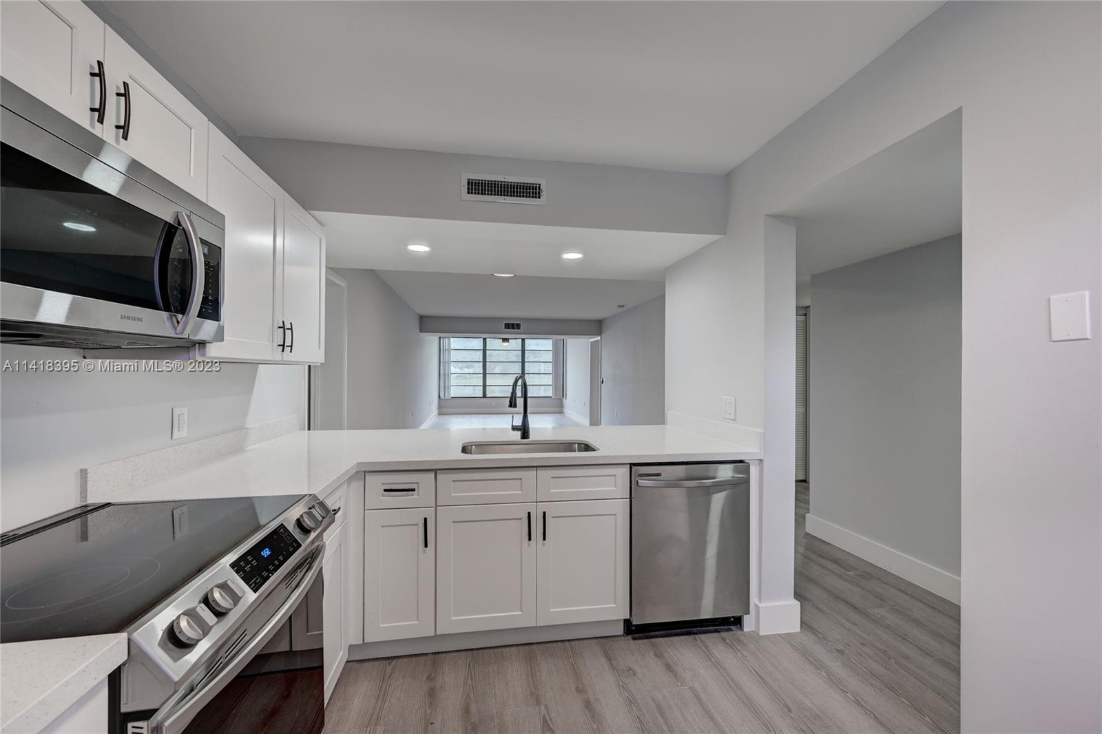 Photo of 1530 Whitehall Dr #102 in Davie, FL