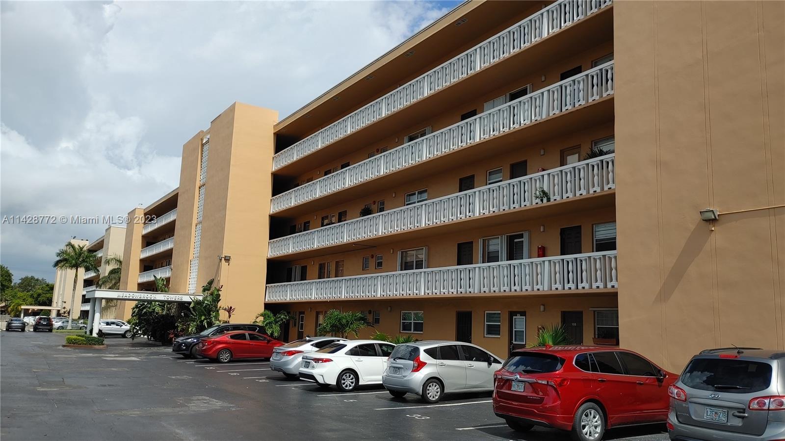 Photo of 219 NE 14th Ave #401 in Hallandale Beach, FL