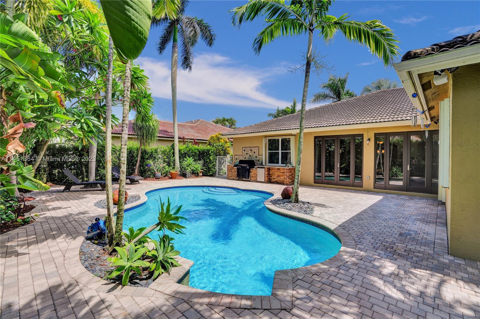Photo of 5123 Lakewood Dr in Cooper City, FL