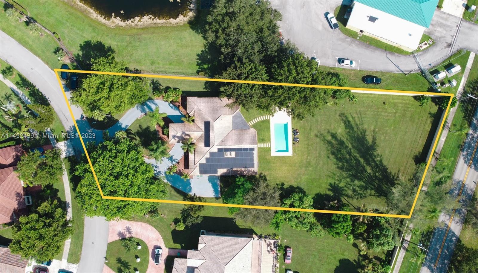 Photo of 6110 Falconsgate Ave in Davie, FL