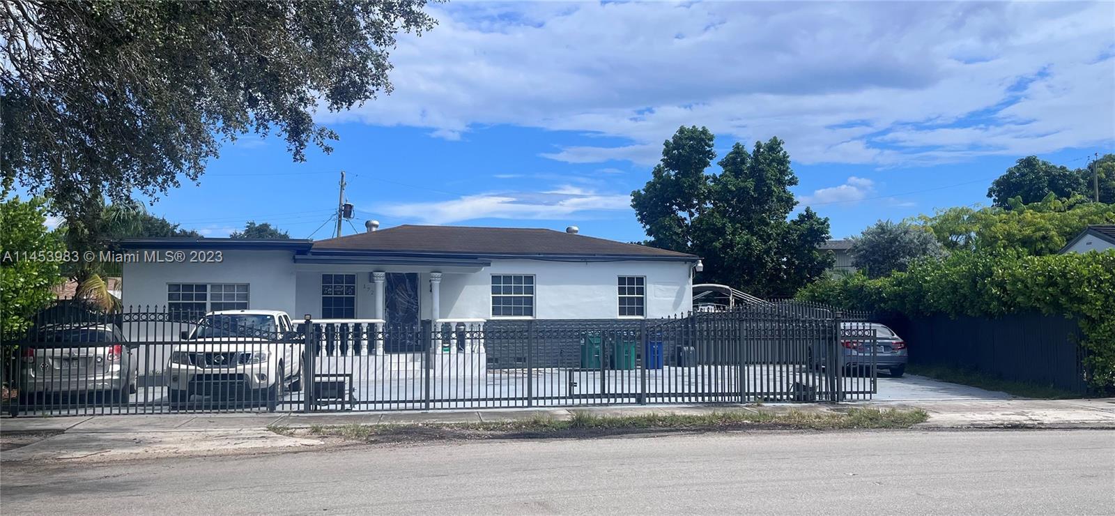 Photo of 1721 SW 74th Avenue Rd in Miami, FL
