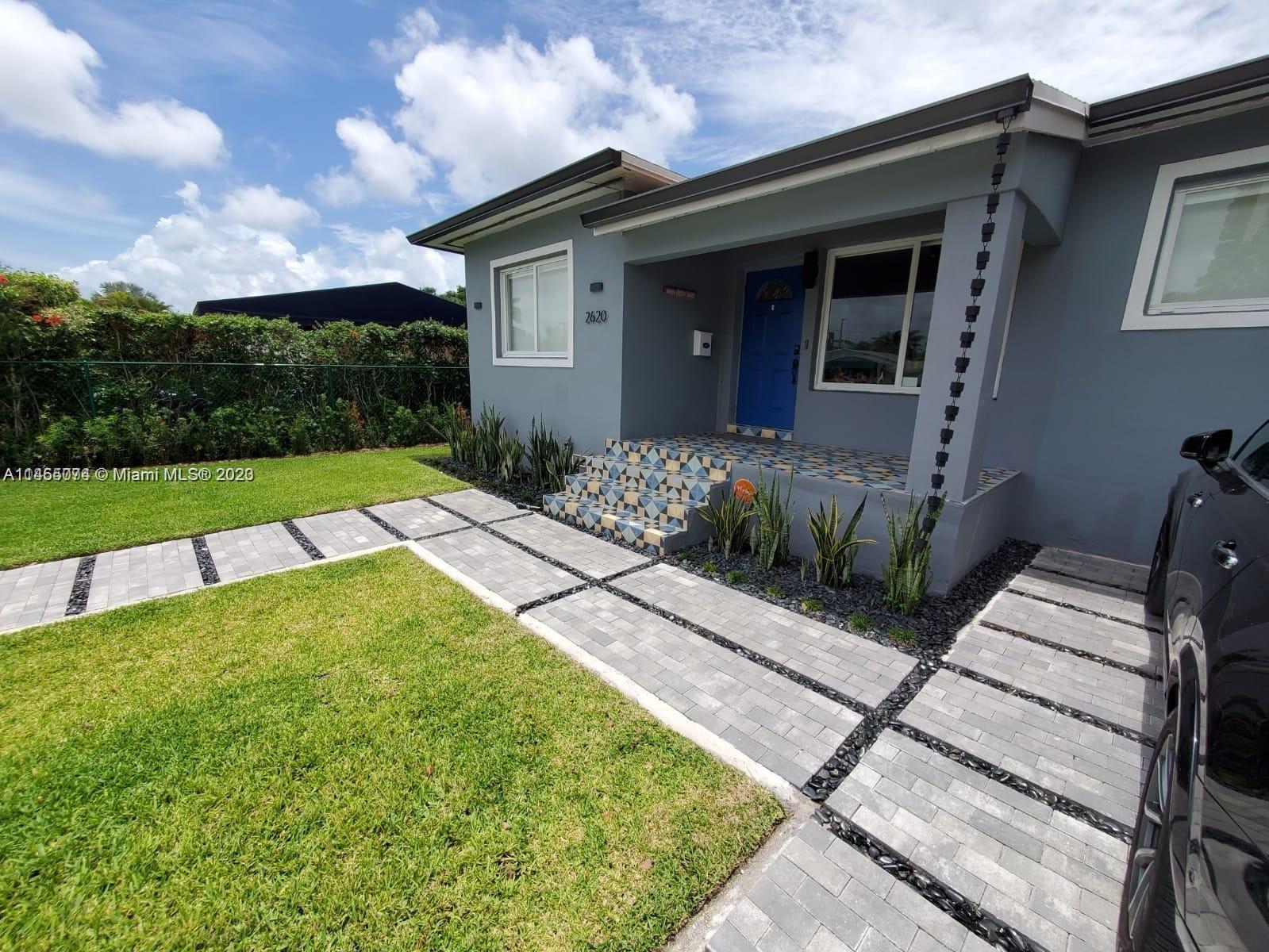 Photo of 2620 SW 24th St in Miami, FL