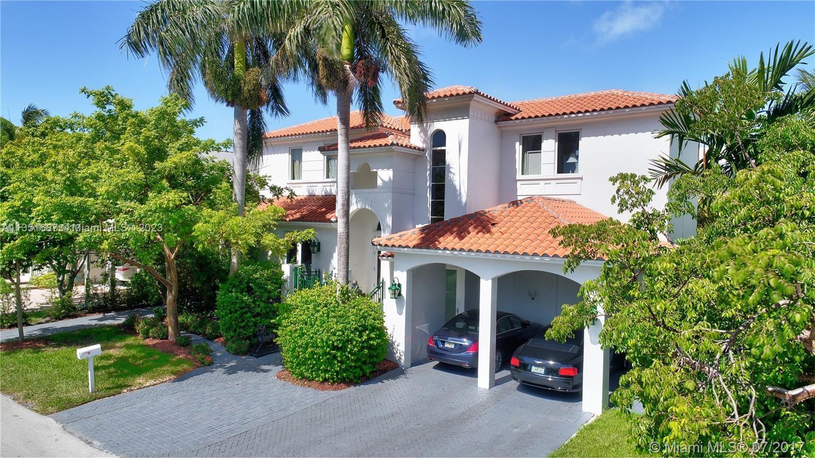 Photo of 270 Ridgewood Rd in Key Biscayne, FL