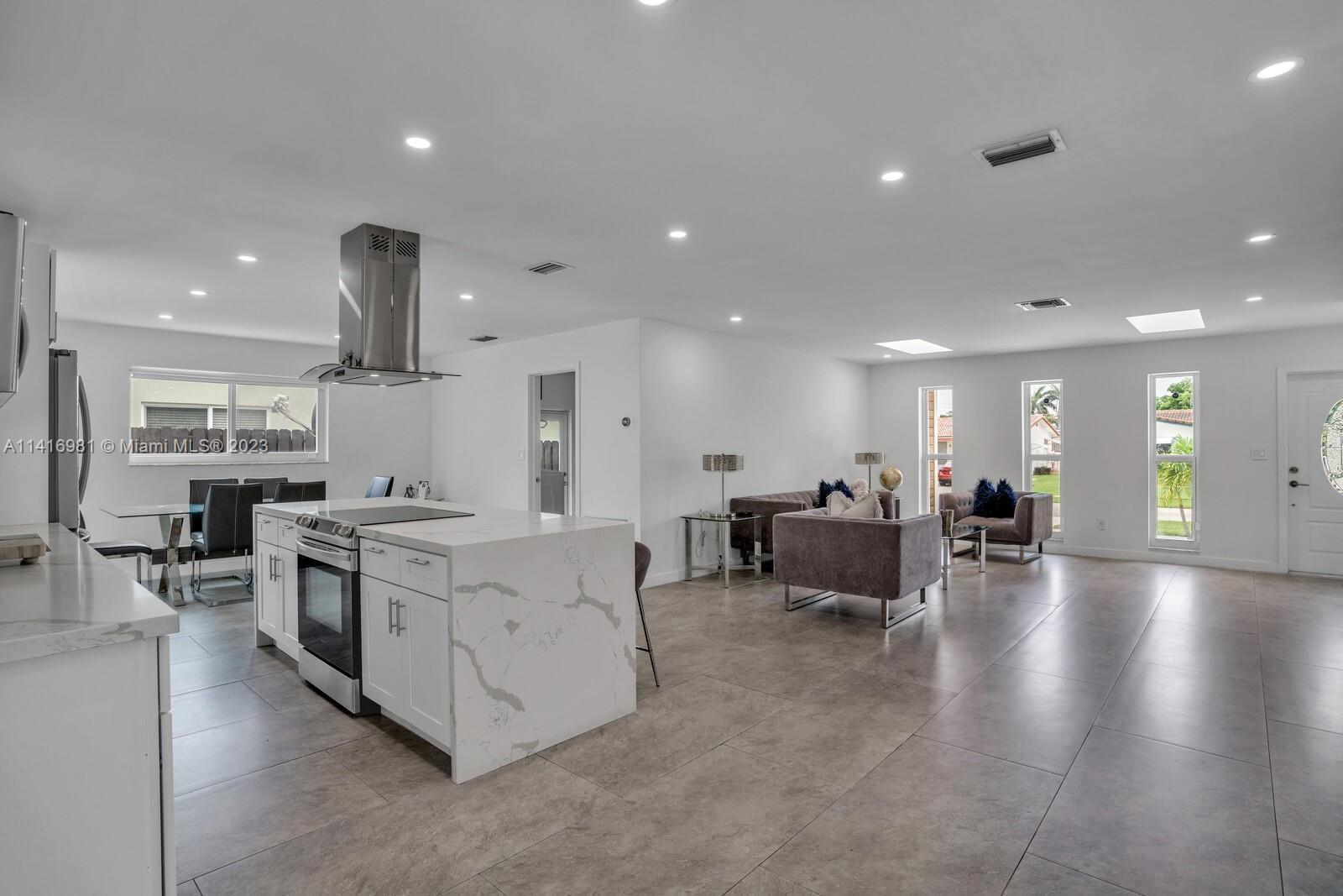 Photo of 208 SE 4th Ter in Dania Beach, FL
