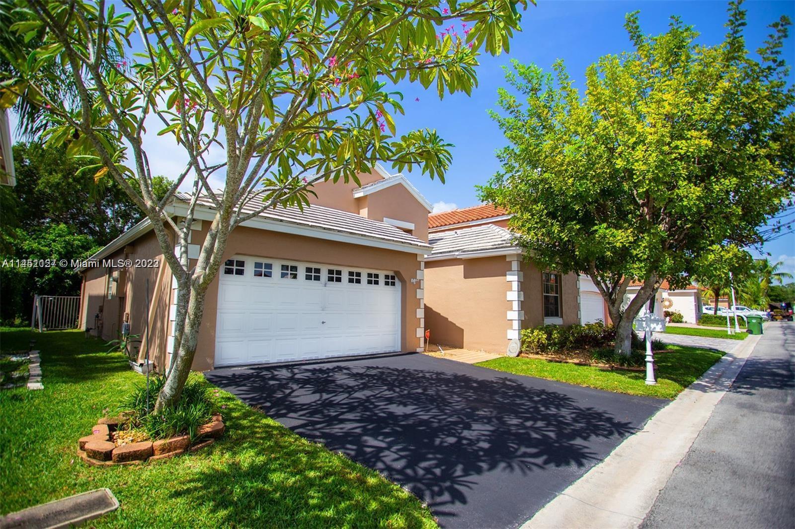 Photo of 351 Bermuda Springs Dr in Weston, FL