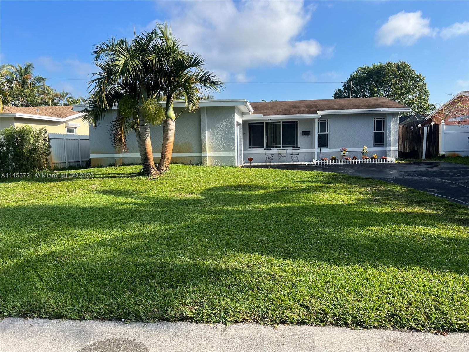 Photo of 8421 Southampton Dr in Miramar, FL