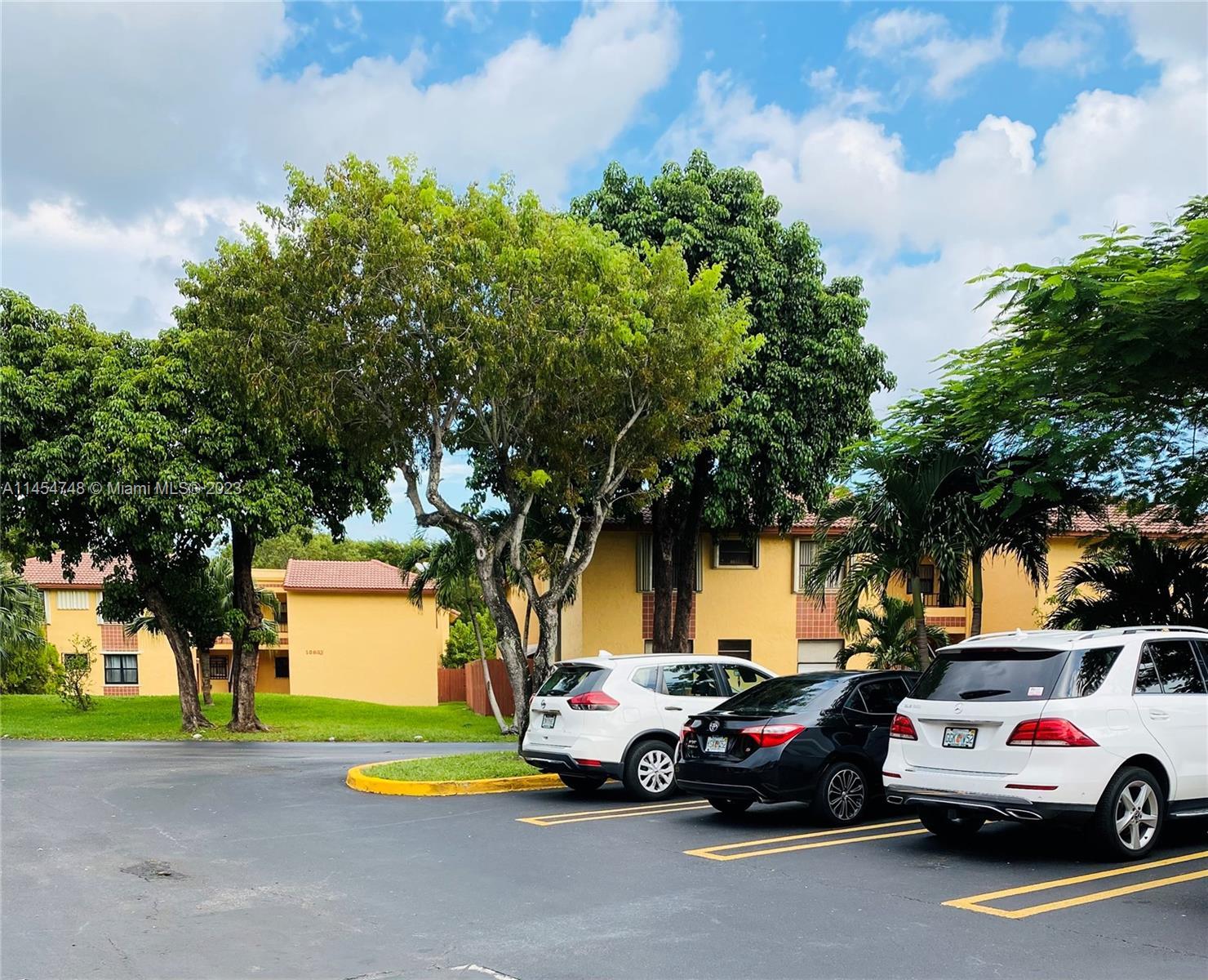 Photo of 10827 NW 7th St #21-42 in Miami, FL