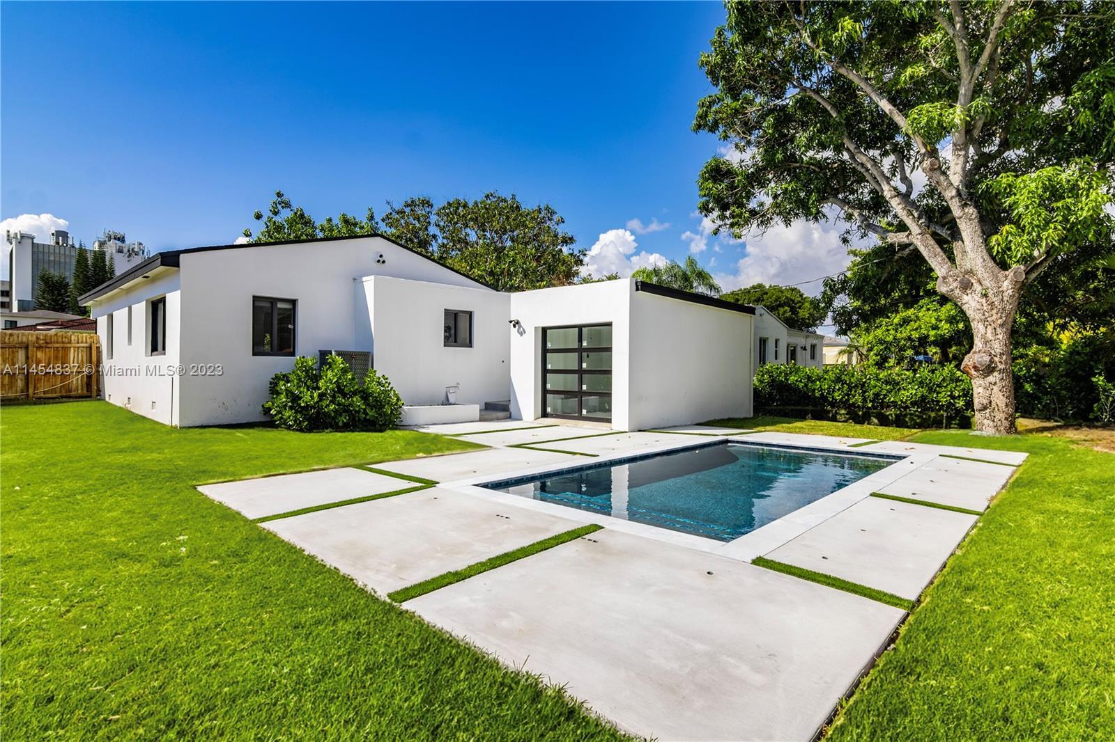 Photo of 2101 SW 21st St in Miami, FL