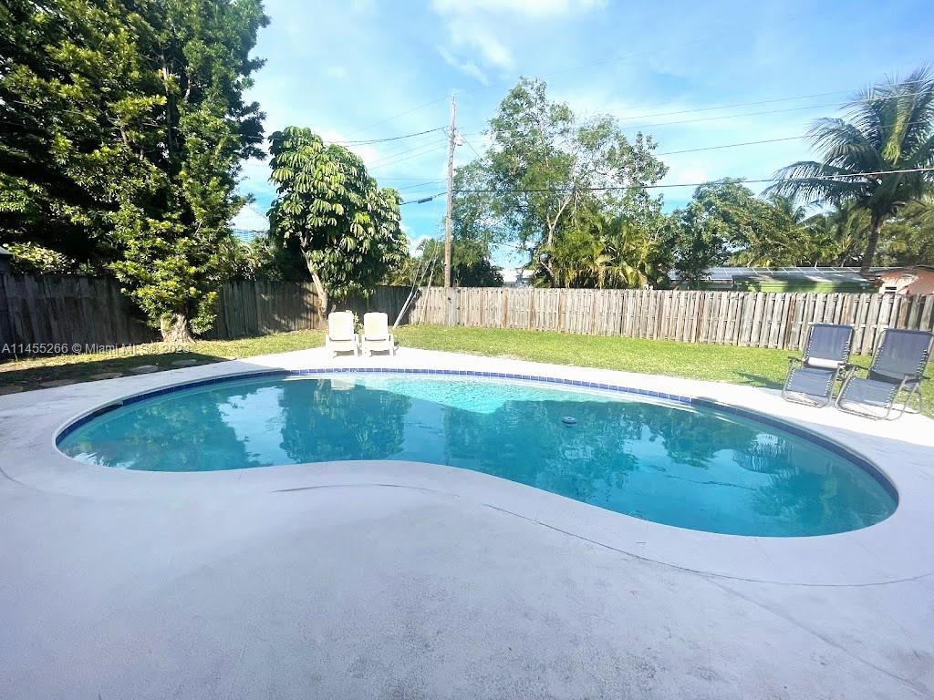 Recently upgraded pool house in the sought out area of Hollywood Hills, this amazing property featur