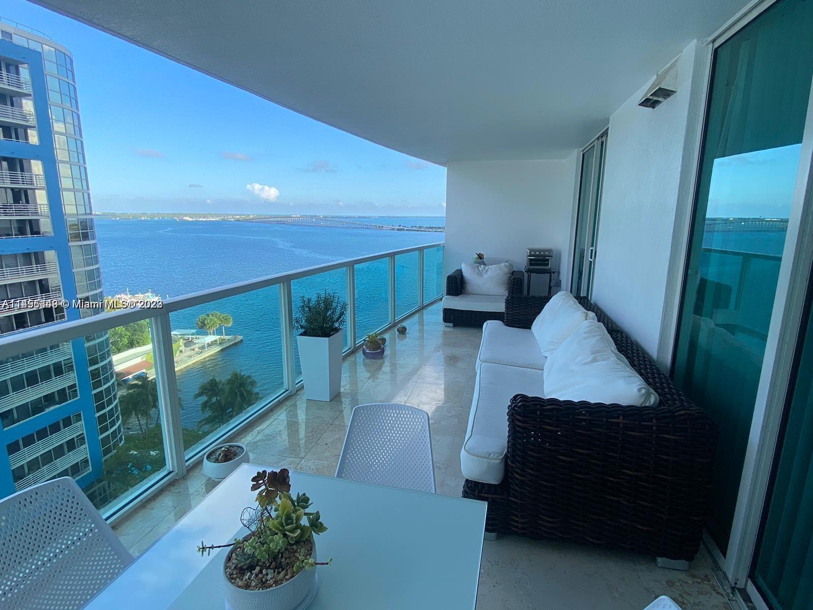 BEST LINE WITH EPIC VIEWS IN THE BUILDING, BEAUTIFUL AND SPACIOUS 1BD/1BA CONDO UNIT LOCATED ON BISC