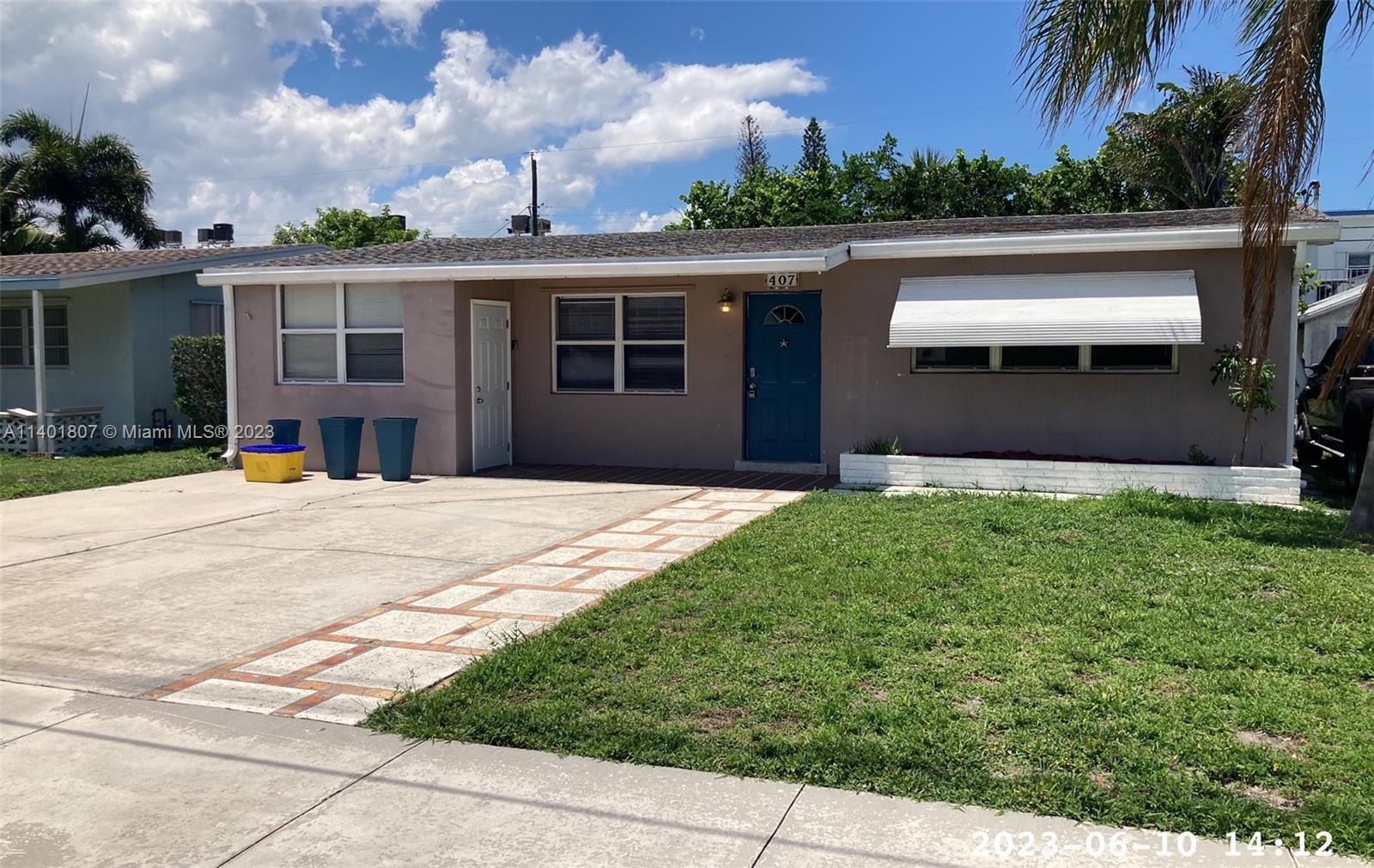 Photo of 407 W Ocean Ave in Lantana, FL