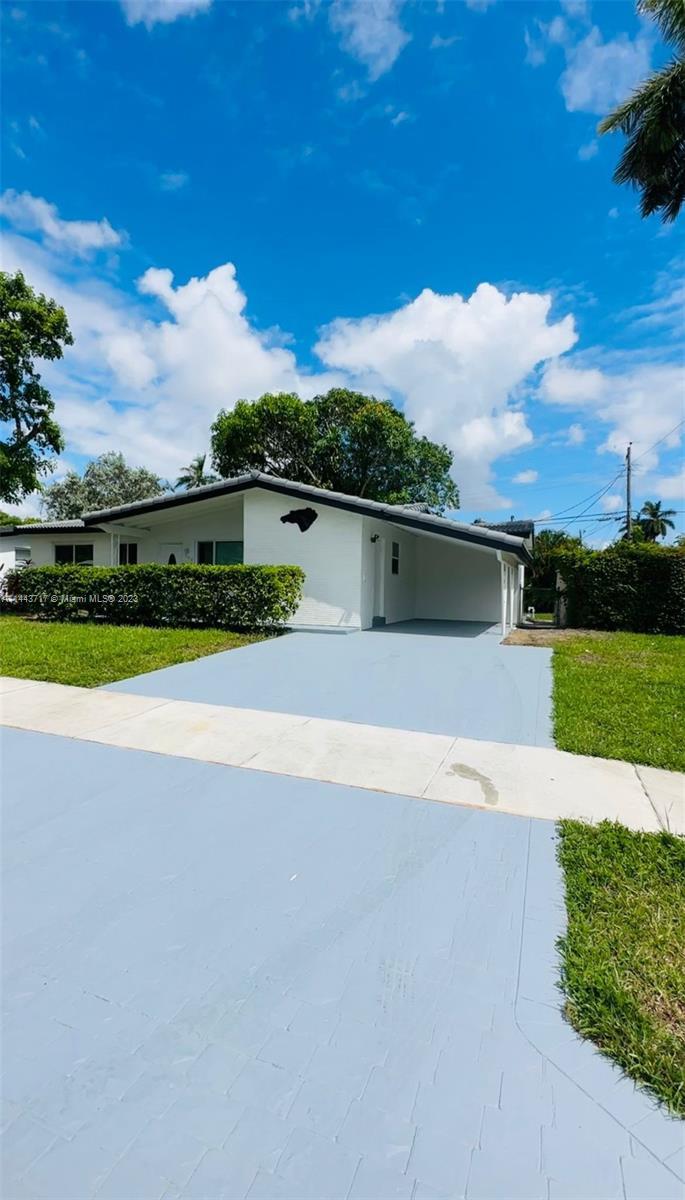 This Beautifull modern CORNER home in the very good located neighborhood of Acres Lake Estates, at H