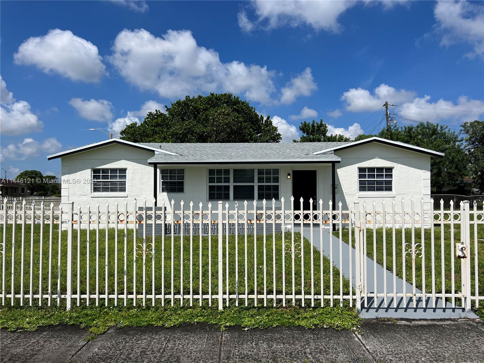 Photo of 21100 NW 31 Ave in Miami Gardens, FL
