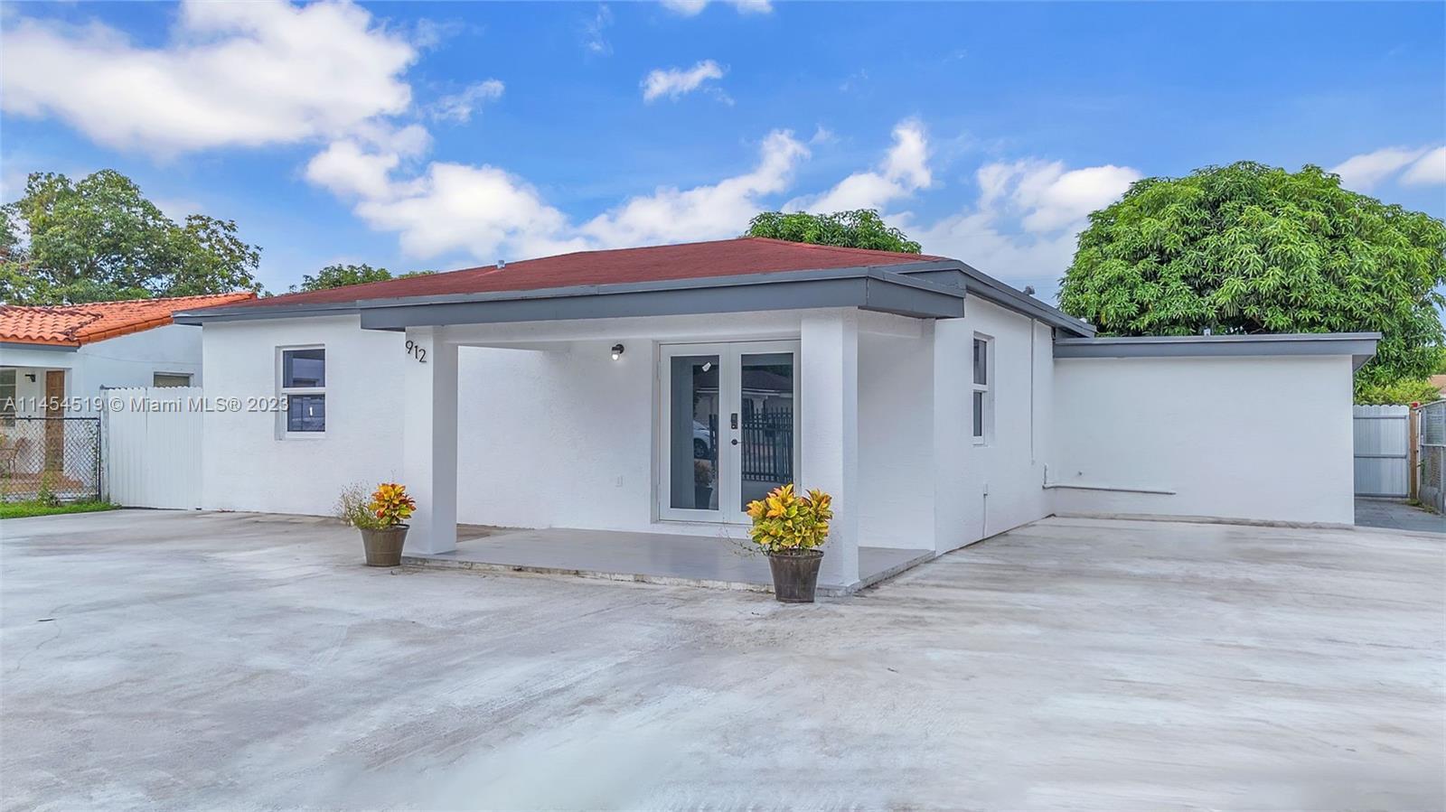 Photo of 912 E 32nd St in Hialeah, FL