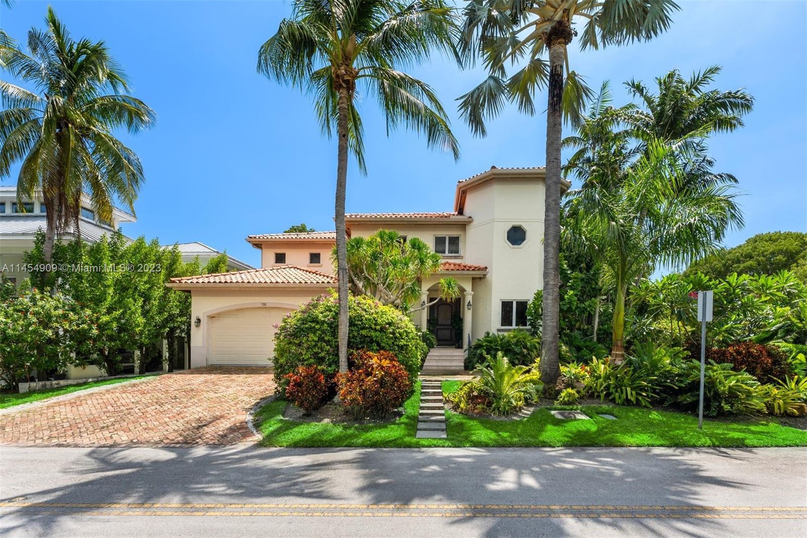Photo of 735 Harbor Dr in Key Biscayne, FL