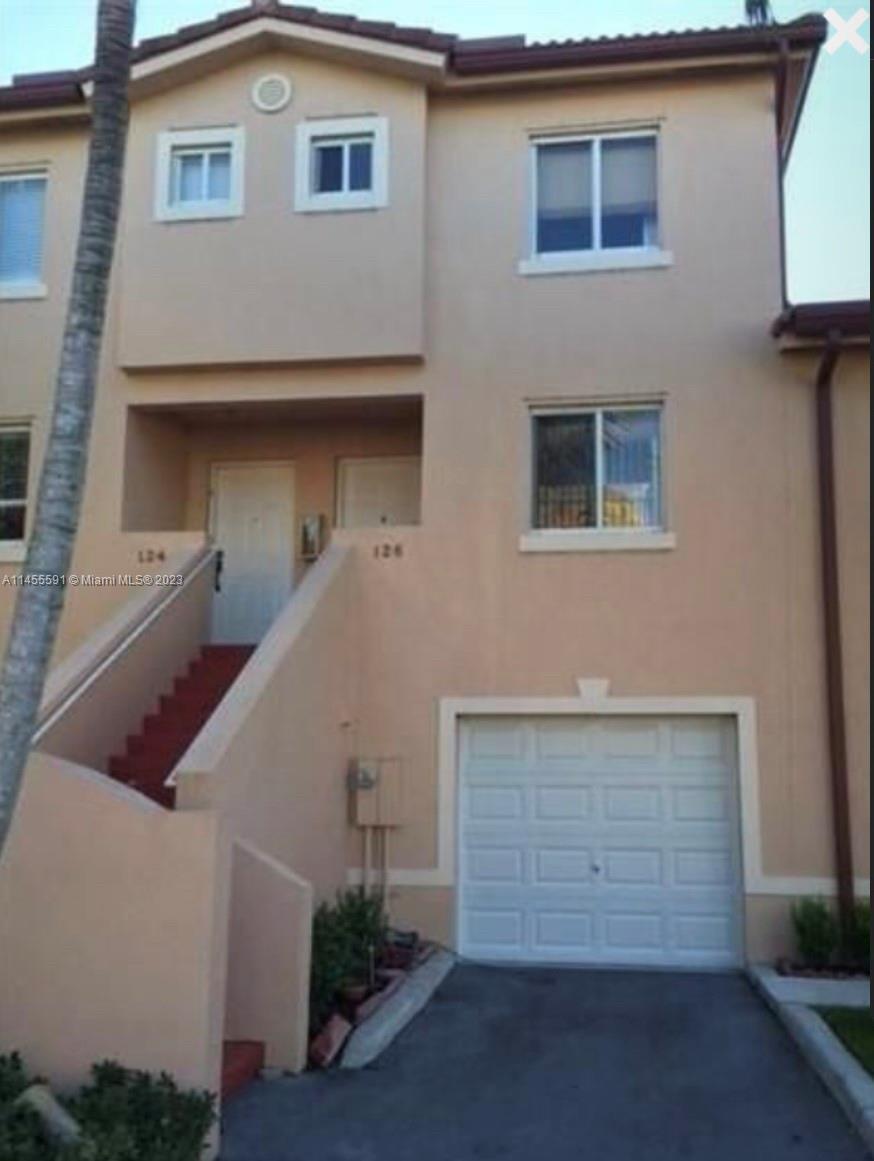 Photo of 126 Riviera Cir in Weston, FL