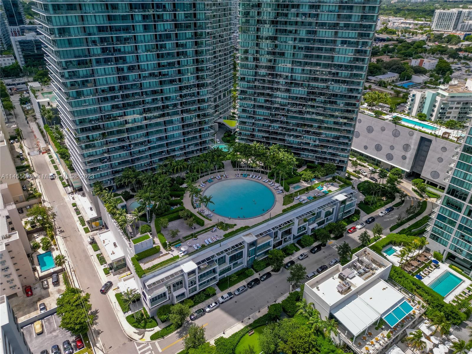 Amazing apartment in the luxurious Waterfront Residence Paraiso Bay unit. Private elevator that take