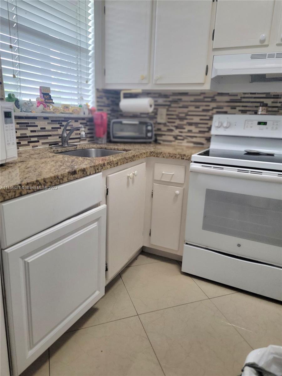 Photo of 8300 Sunrise Lakes Blvd #210 in Sunrise, FL