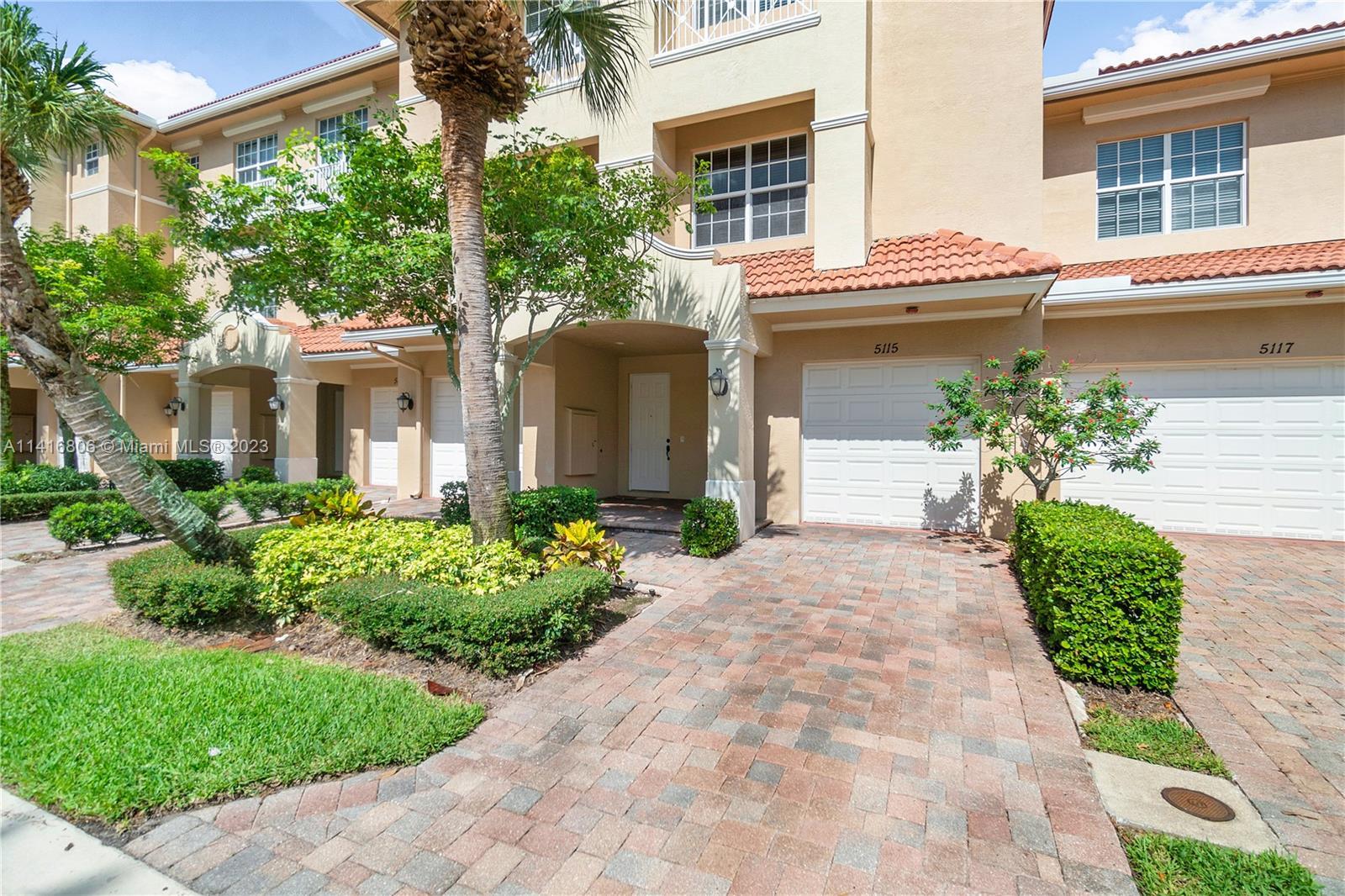 Photo of 5115 Artesa Wy W in Palm Beach Gardens, FL