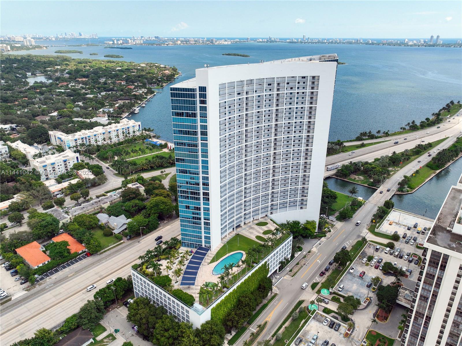 Beautiful 2 bed 2.5 bath condo on the 26th floor overlooking Biscayne Bay in the heart of Edgewater,