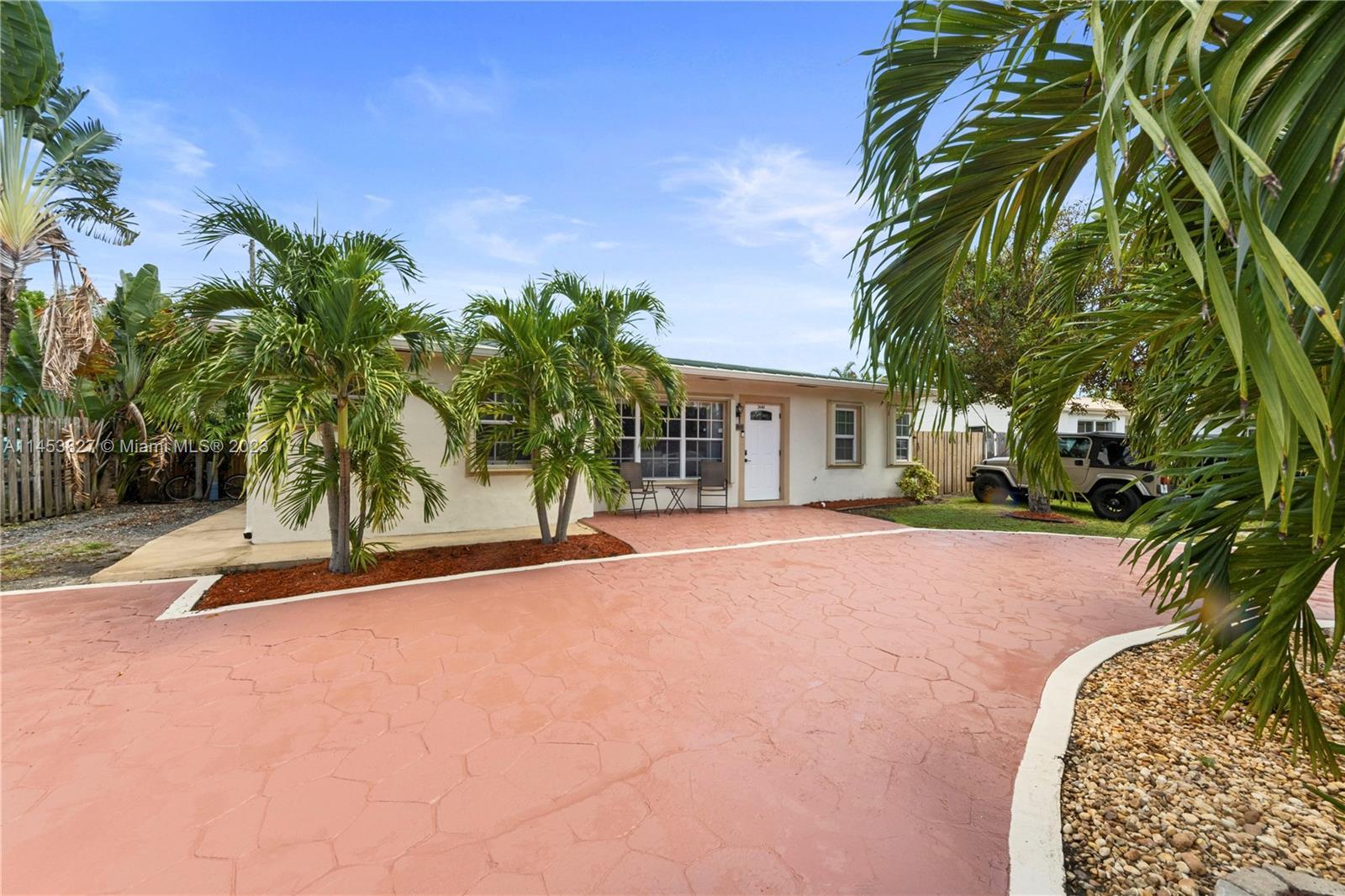 Investors, take notice! 4-bed, 3-bath & an office that can become an adt'l room, Pompano Beach prope