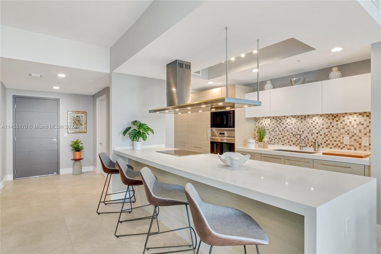 Photo of 17301 Biscayne Blvd #1206 in North Miami Beach, FL
