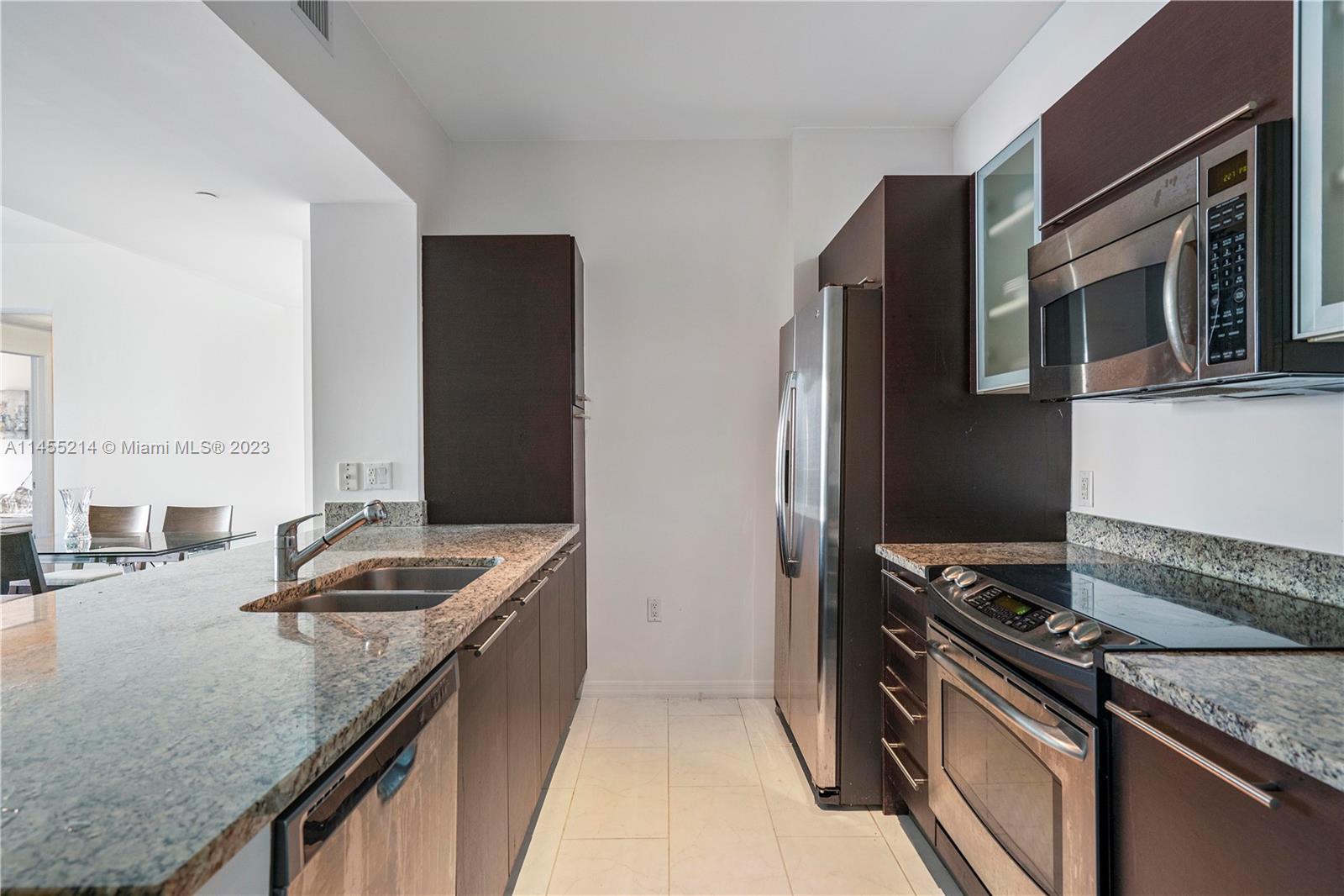 Captivating 2 Bed, 2 Bath Residence at The Plaza on Brickell Ave - Ideal for Investors!

Discover 