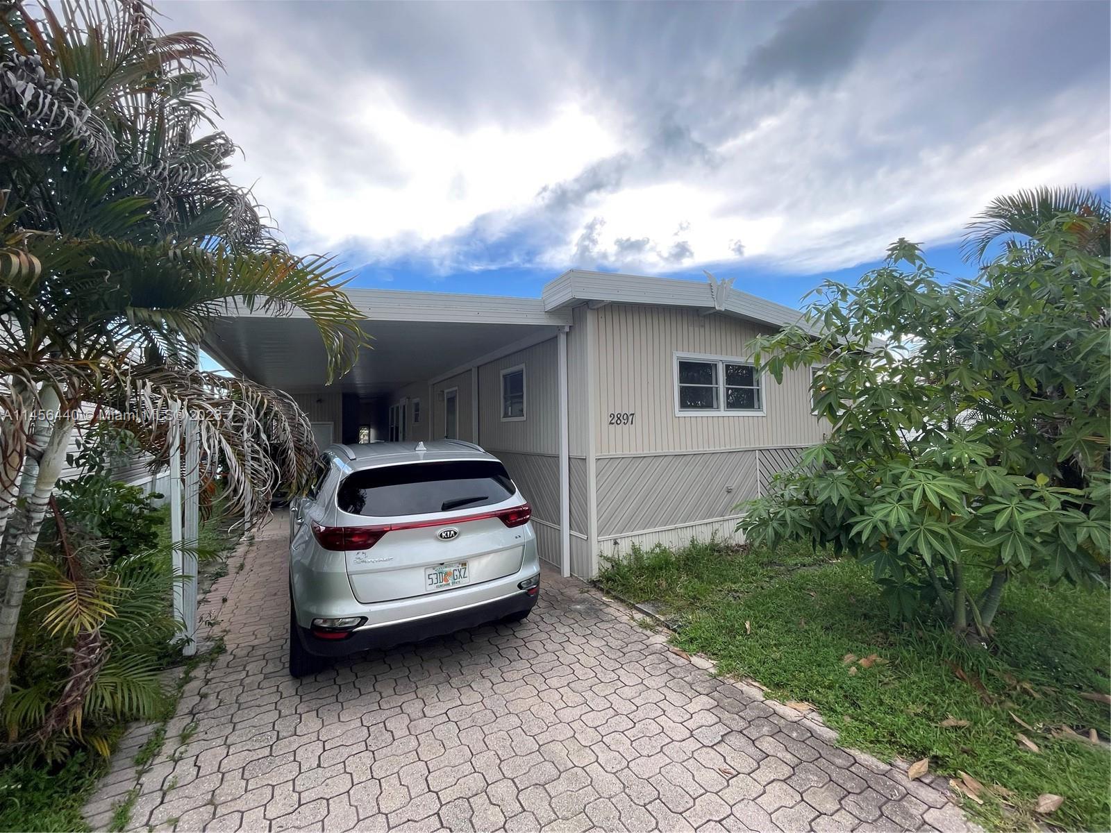 Photo of 2897 Lakeshore Dr in Dania Beach, FL