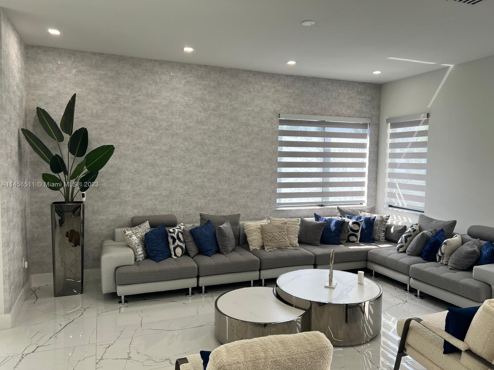 Photo of 8210 NW 44th St in Doral, FL
