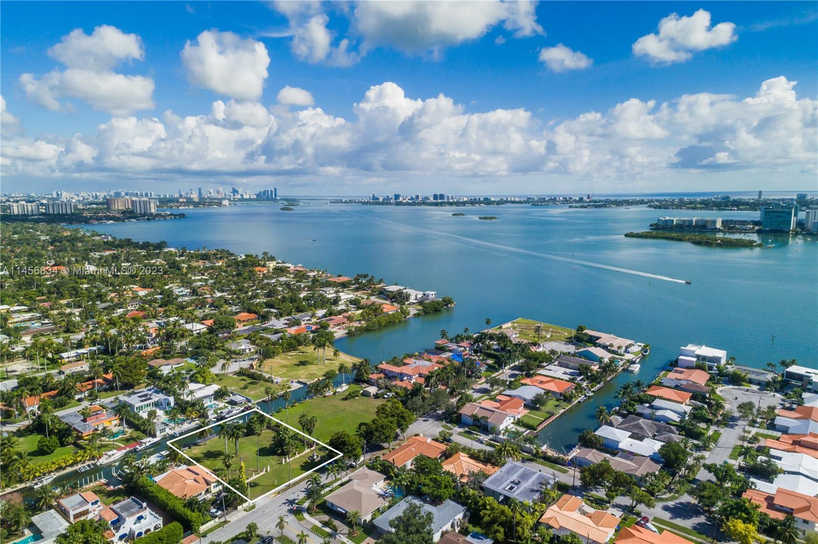 Photo of 1095 NE 83rd St in Miami, FL