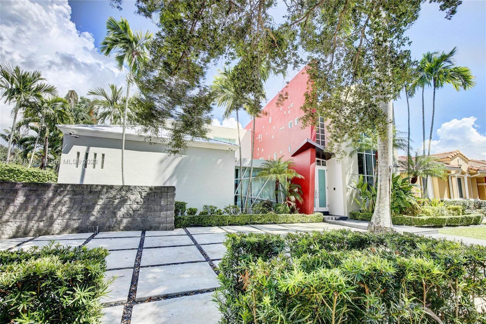 Photo of 16581 NW 84th Ave in Miami Lakes, FL