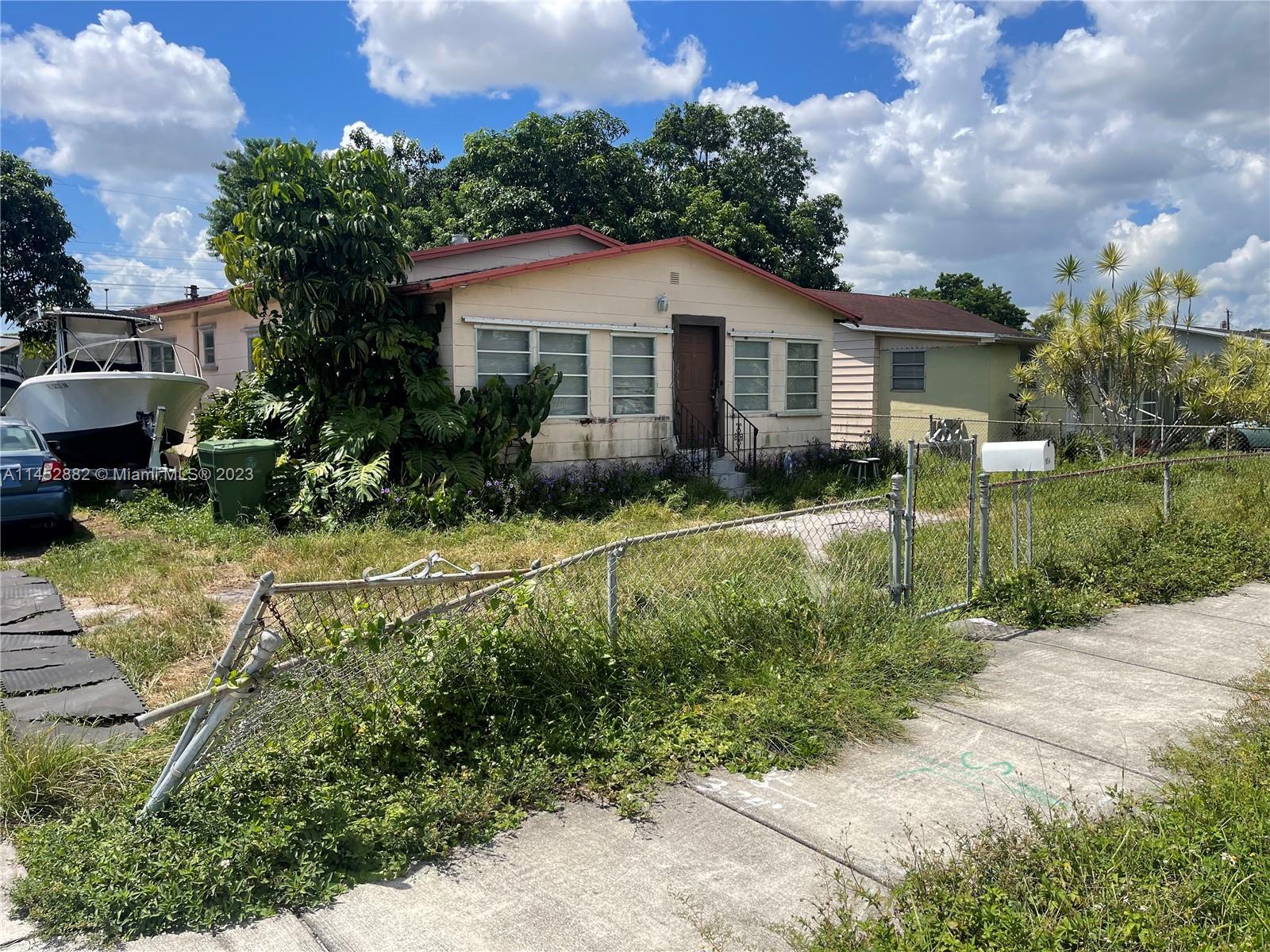 Photo of 954 W 31st St in Hialeah, FL