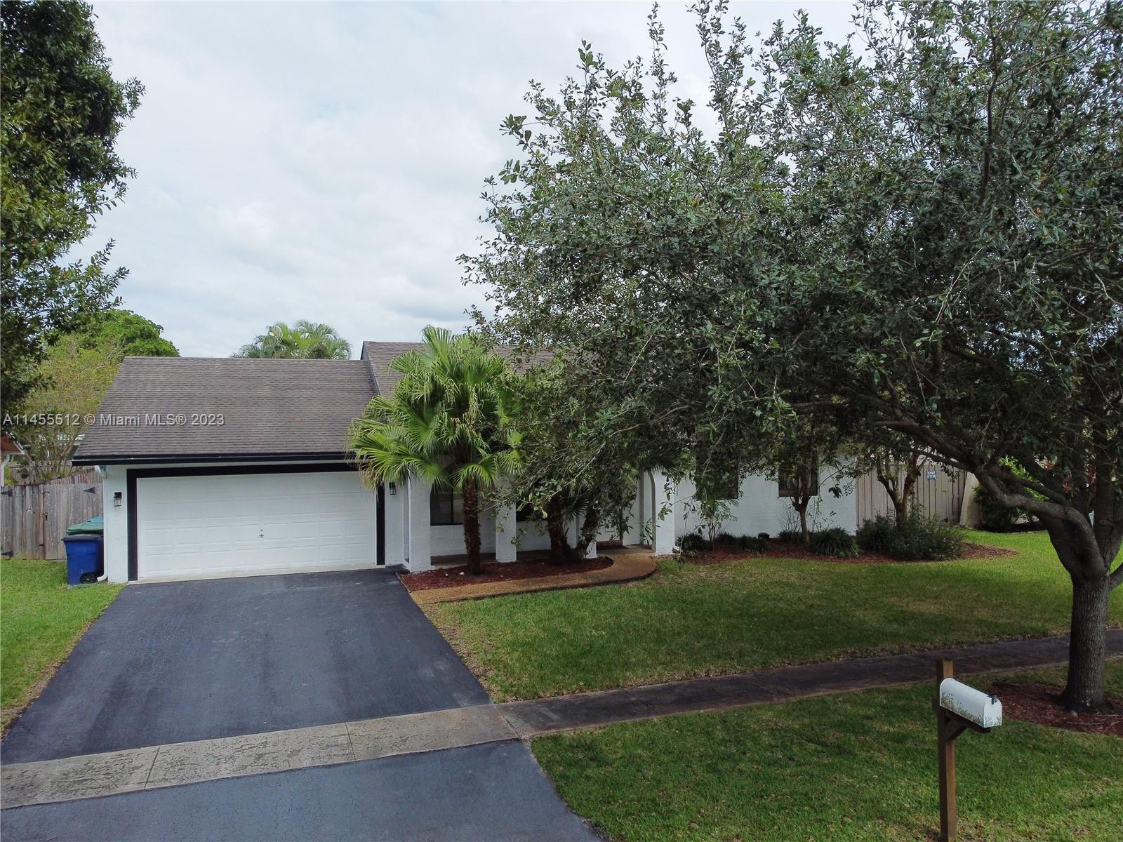Photo of 10203 SW 49th Pl in Cooper City, FL