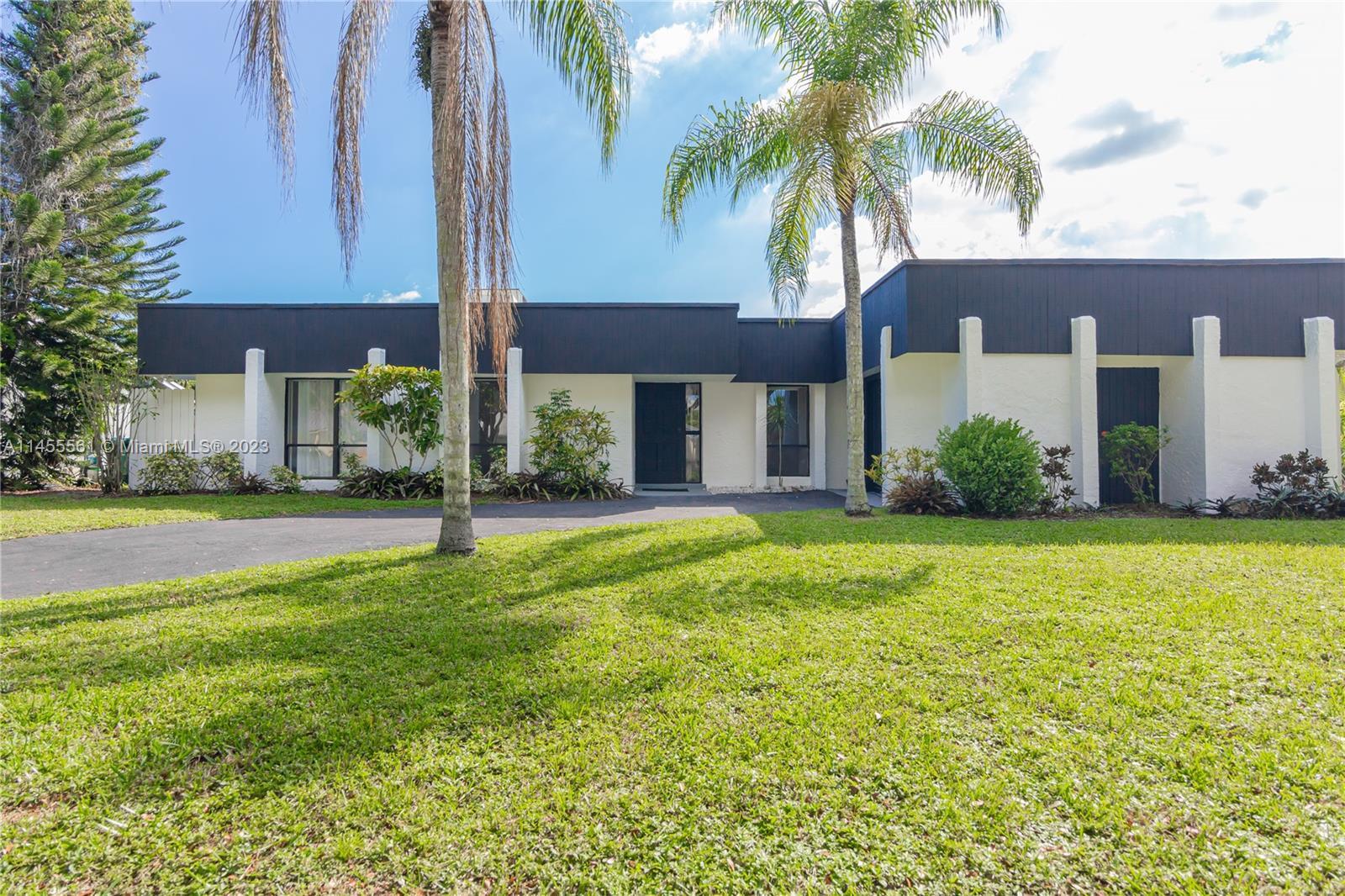 Photo of 10430 SW 51st St in Cooper City, FL