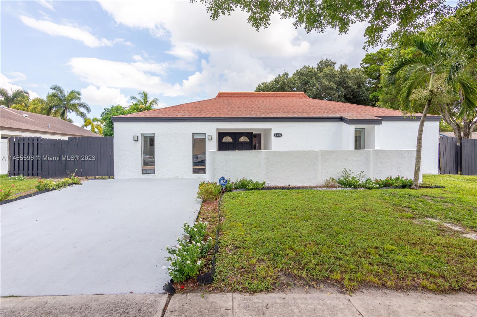 Photo of 4996 SW 95th Ave in Cooper City, FL