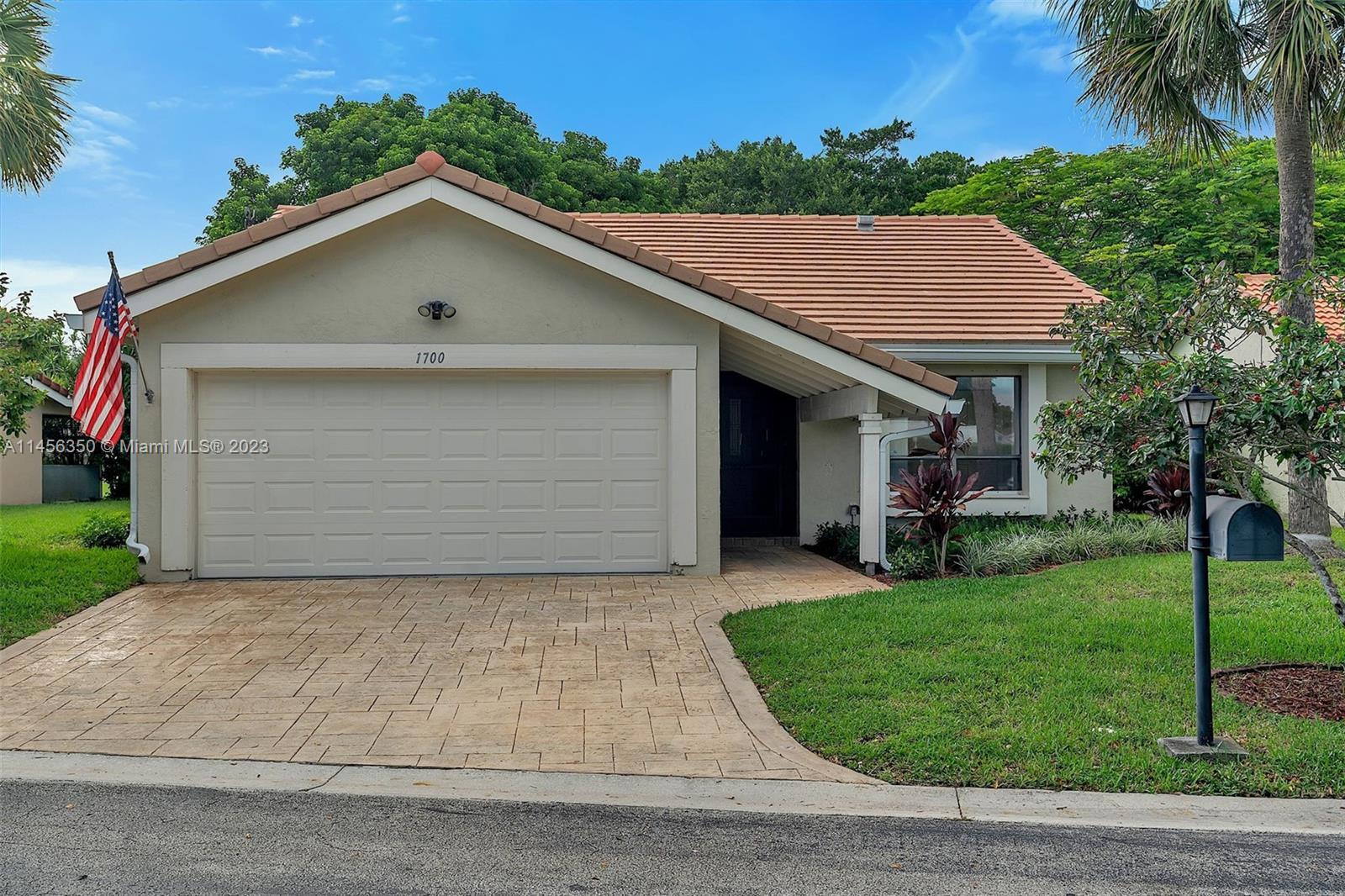 Photo of 1700 Riverwood Ln in Coral Springs, FL