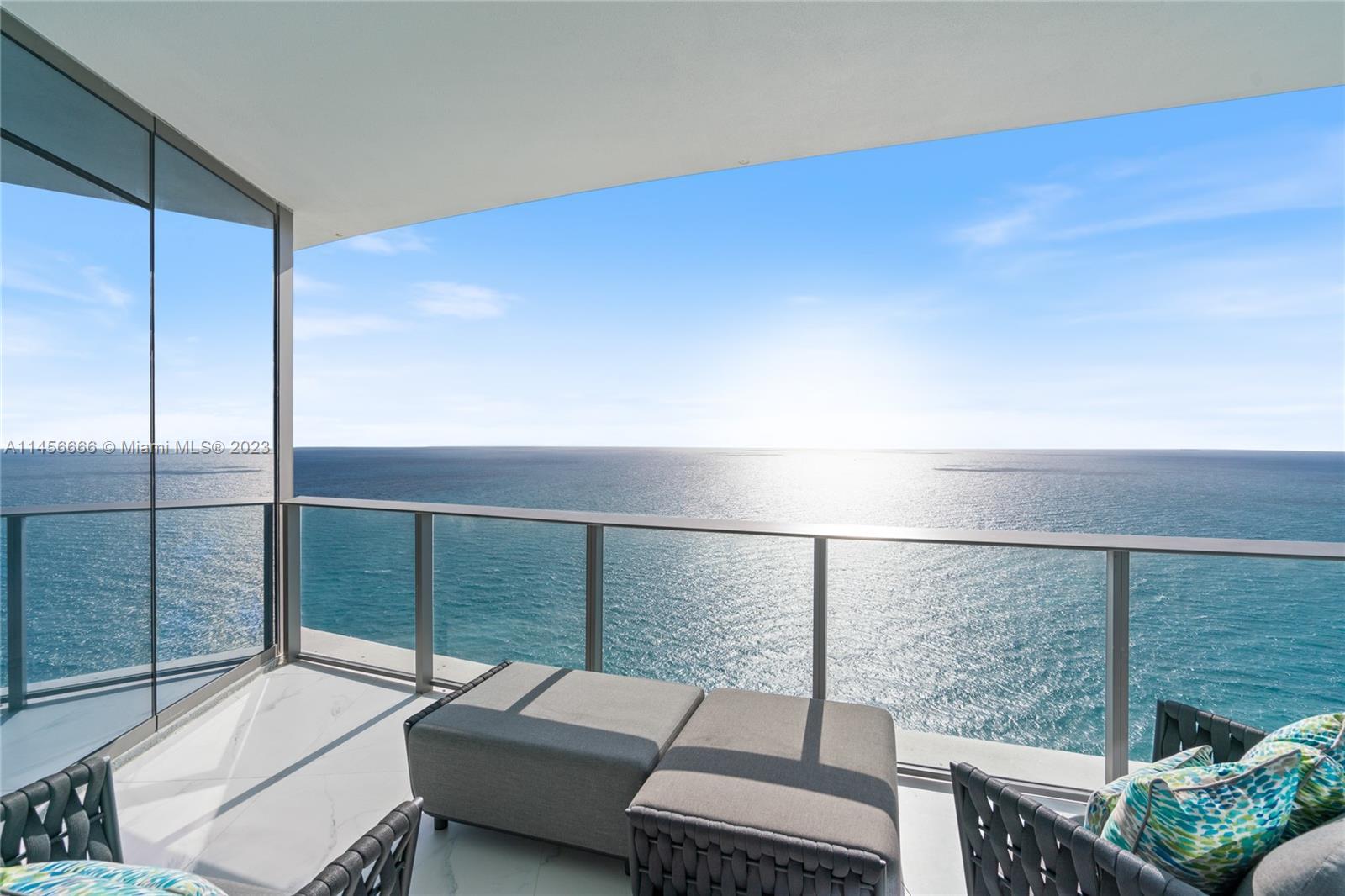 Magnificent luxury residence in the Ritz Carlton in Sunny Isles with breathtaking ocean and city vie