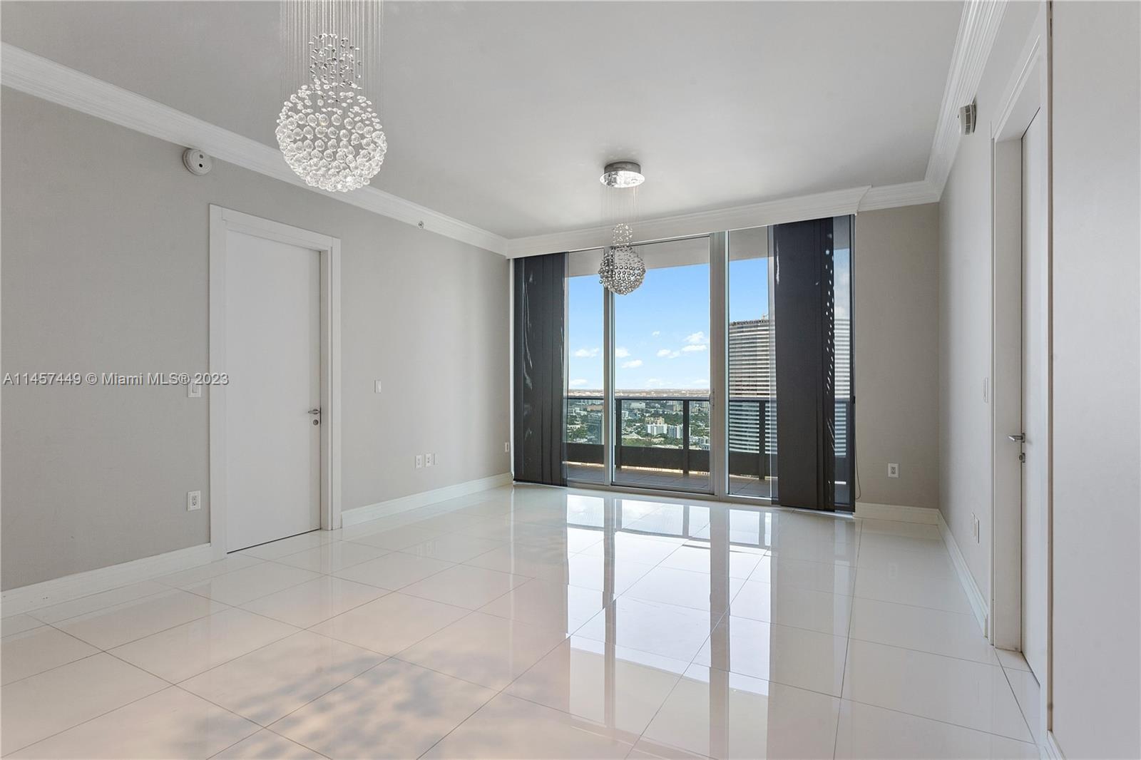 Luxurious 2 bed + den/2.5 bath PH at Resort Living famous Epic Residences with 10' ceilings and smar