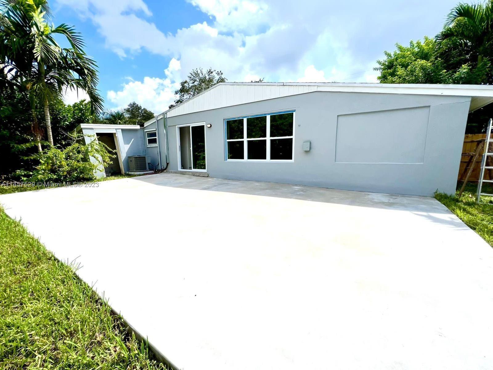 Stunning three-bedroom, two-bathroom fully renovated single-family house. This modern, fully renovat