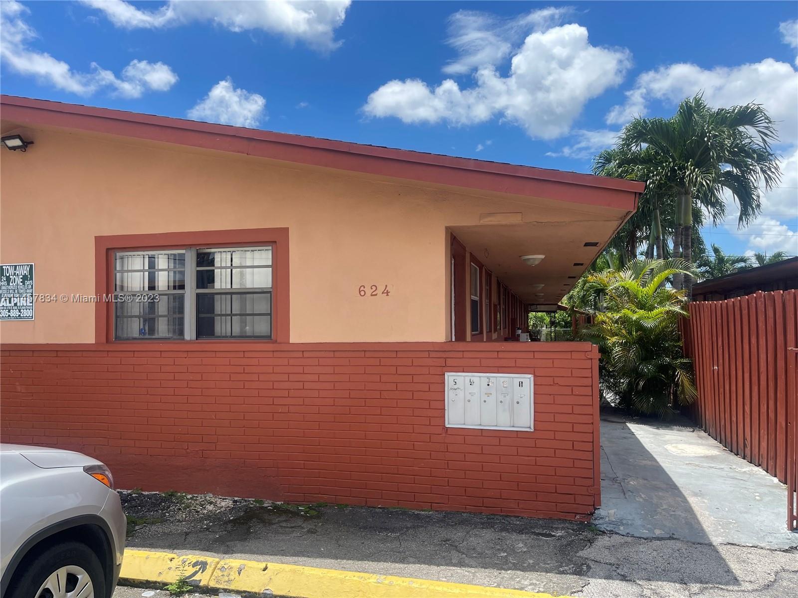 Photo of 624 W 29th St in Hialeah, FL