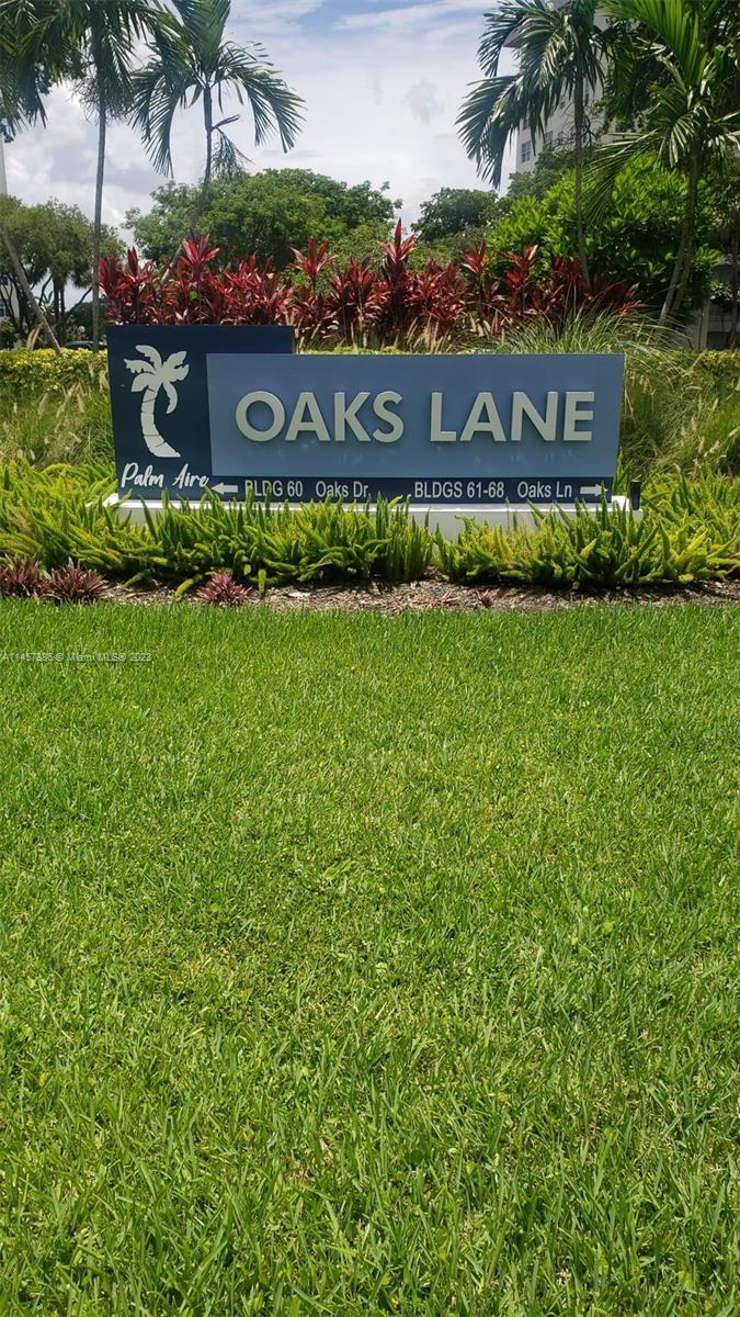 Excellent 3/2 1/2 apartment in a desirable location at Palm Air Oaks Lane, with extraordinary amenit