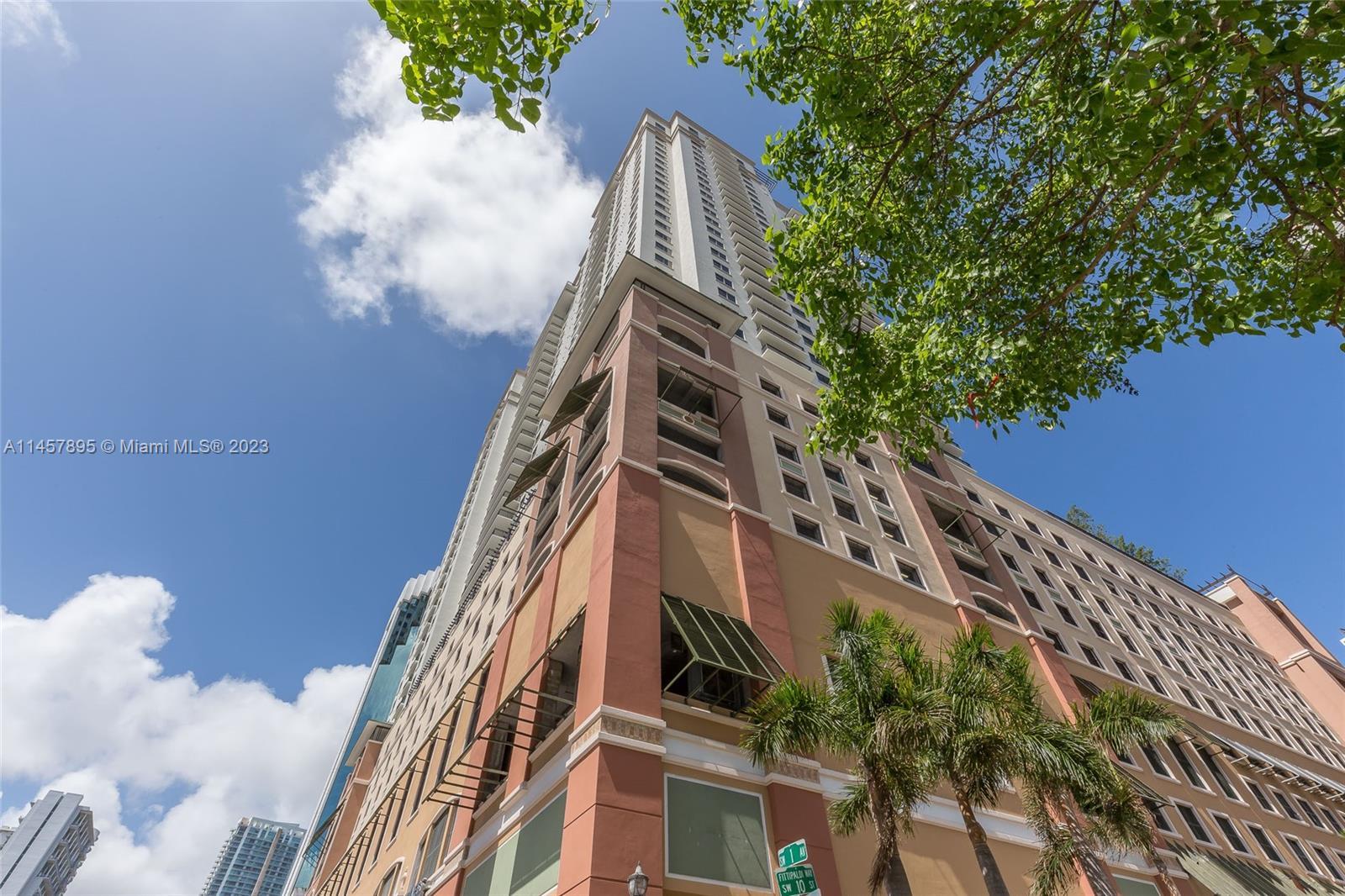 Gorgeous corner unit overlooking Brickell. Very conveniently located at the top of Mary Brickell Vil