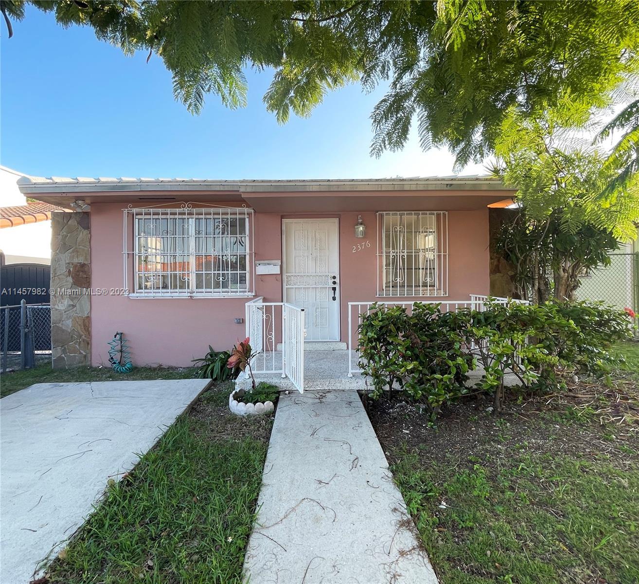 Photo of 2376 SW 21st St in Miami, FL